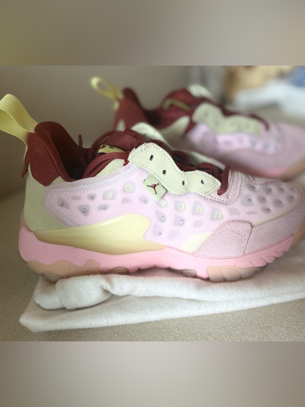 2021 Jordan Delta 2 Pink & Burgundy - Picture 6 of 9